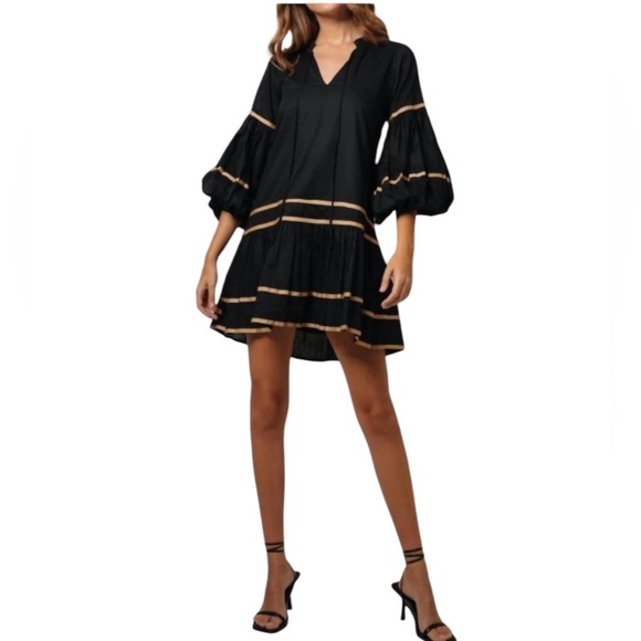 Kleid Tiered Ilana Mini Dress in Black NWT Grosgrain Trim accents in Gold - Picture 1 of 16